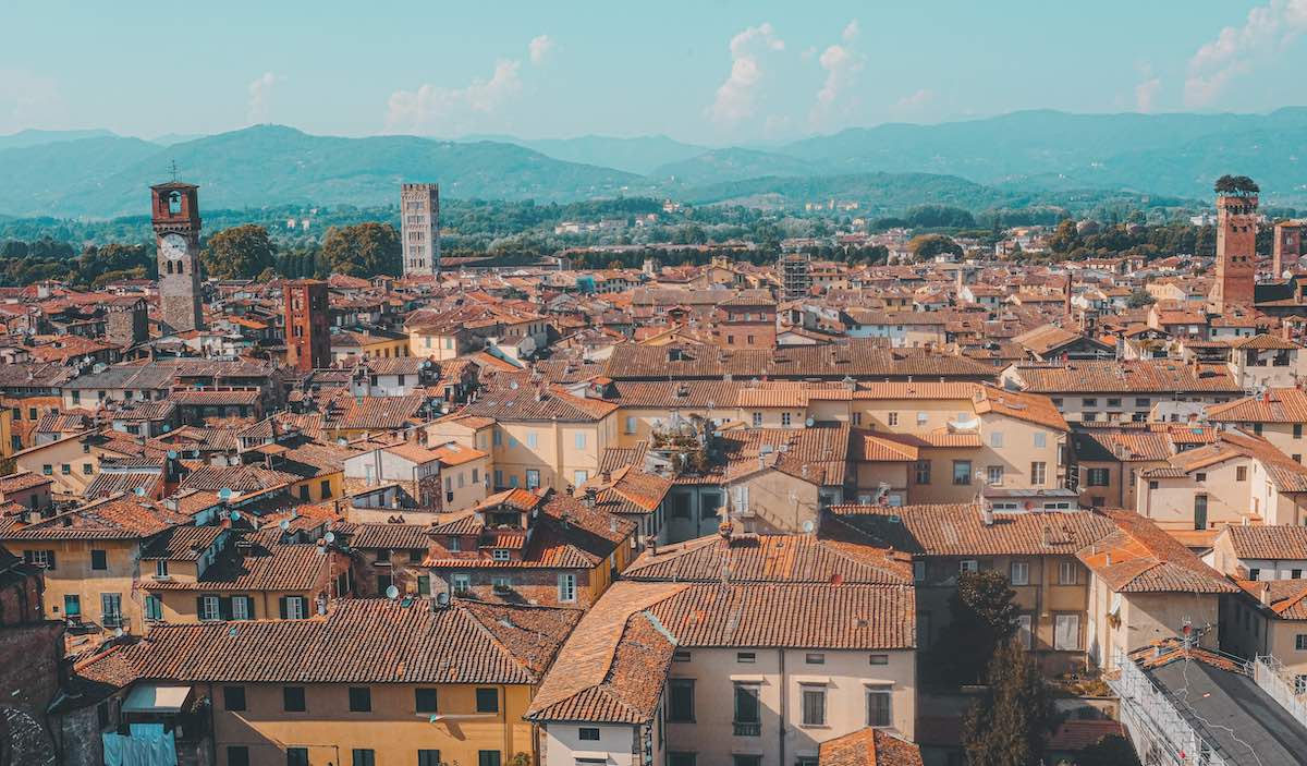 Come arrivare dall’Aeroporto di Pisa a Lucca: treni, bus e consigli