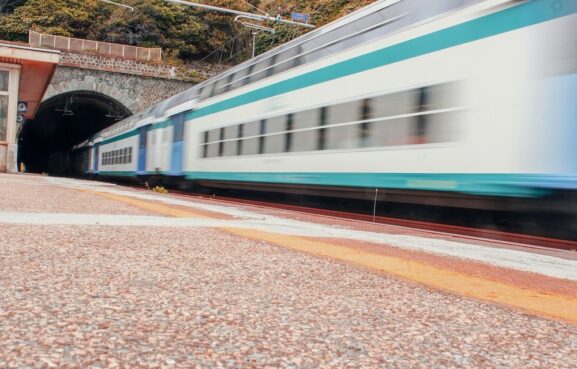 Treno in viaggio per Genova, da Pisa