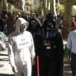 Lucca Comics cosplayer di Darth Vader e "La Forza" in Piazza Napoleone