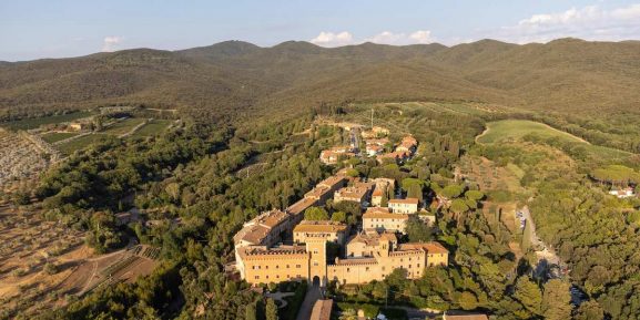 Cosa Vedere nella città di Bolgheri: terra del vino e patria di Carducci
