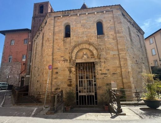 chiesa del santo sepolcro a Pisa
